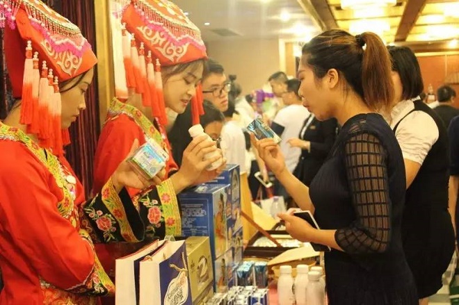 皇氏乳業(yè)攜多項產品亮相“遍行天下 心儀廣西—廣西品牌神州行”啟動儀式