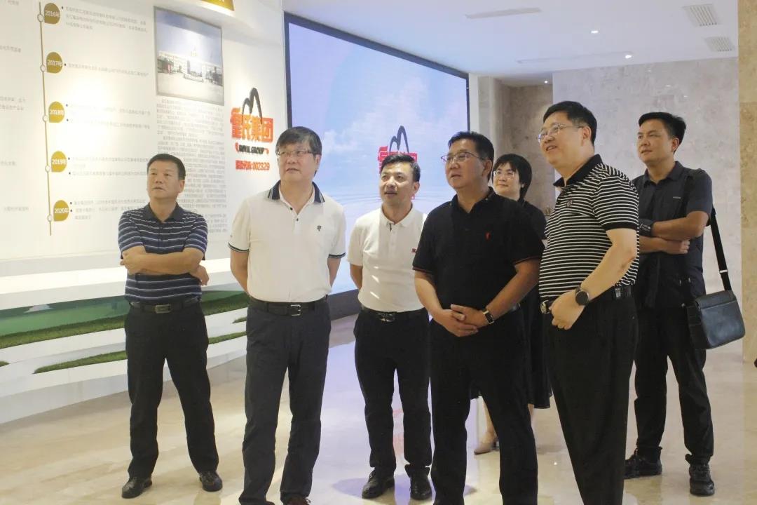 大理州人民政府黨組成員、一級(jí)巡視員吉向陽(yáng)率考察組蒞臨皇氏集團(tuán)考察調(diào)研