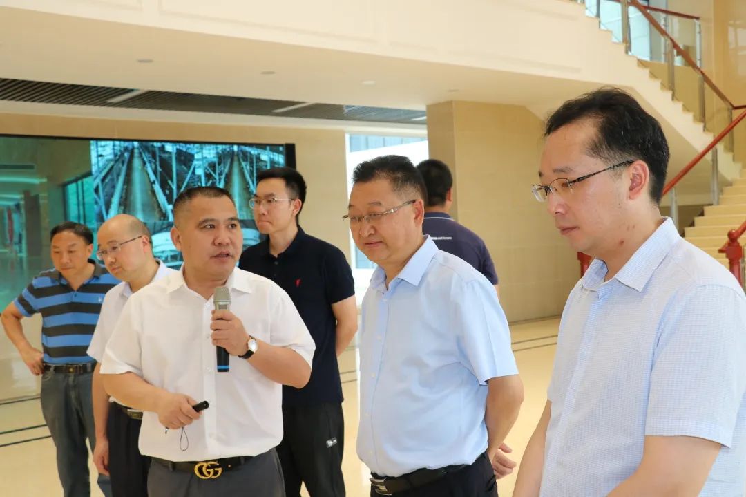 貴州省紀(jì)委省監(jiān)委派駐第十三紀(jì)檢組、省工信廳一行蒞臨皇氏集團(tuán)遵義乳業(yè)調(diào)研