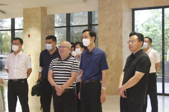 菏澤市委副書記、市長(zhǎng)張倫一行領(lǐng)導(dǎo)蒞臨皇氏集團(tuán)參觀交流