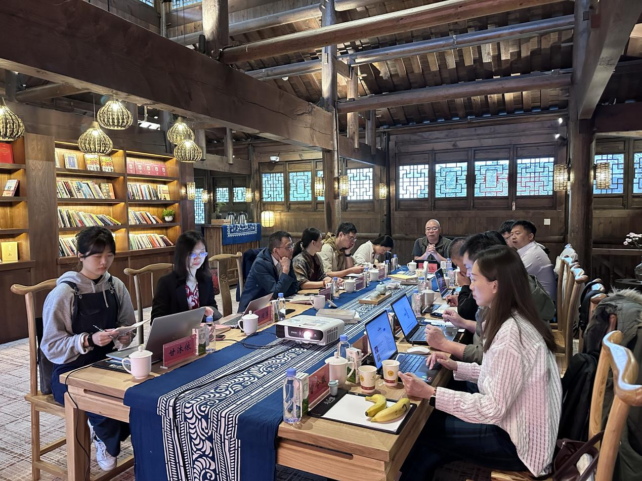 審視、轉變、闊步未來丨皇氏乳業(yè)集團召開“優(yōu)化西南市場調整存量投資，加重華東市場打造增長動能”專題戰(zhàn)略研討會