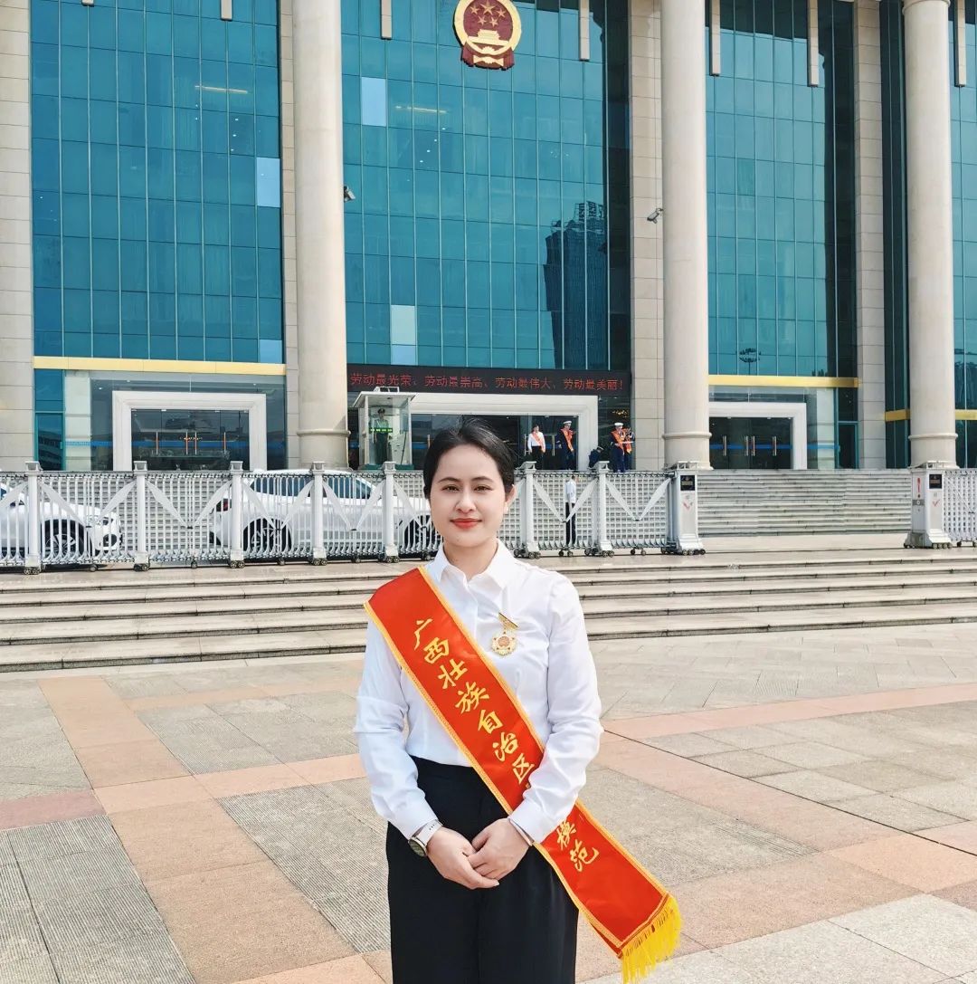 樹標桿，立榜樣丨皇氏集團石愛萍同志榮獲“廣西壯族自治區(qū)勞動模范”稱號！