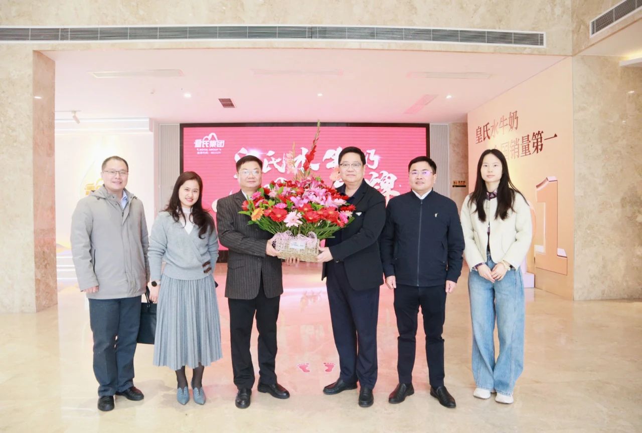 自治區(qū)工商聯(lián)黨組成員、副主席蔡家東到皇氏集團開展春節(jié)走訪慰問活動